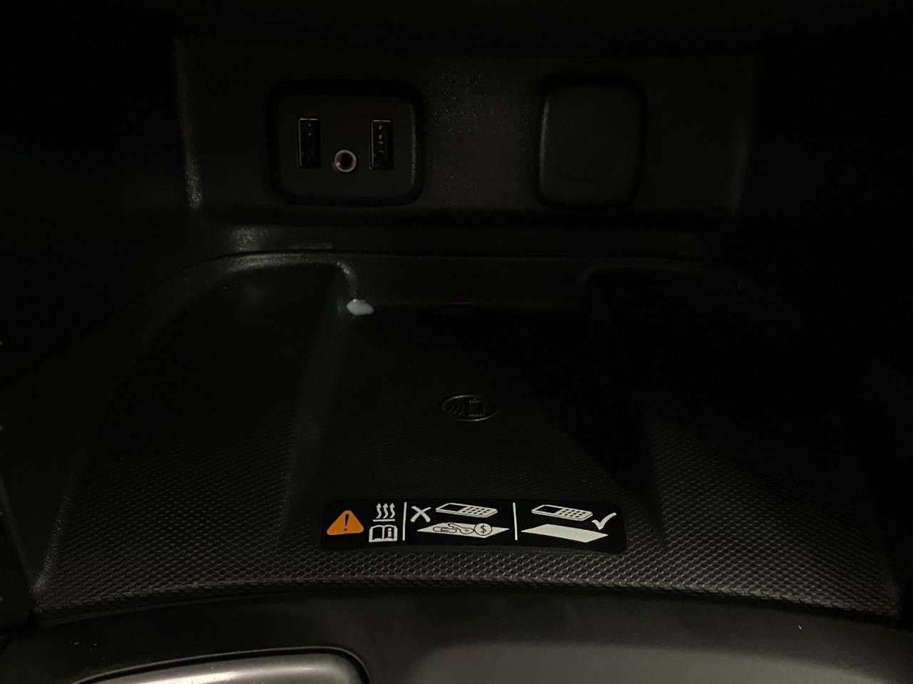 Used 2018 Chevrolet Equinox Premier FWD image 28