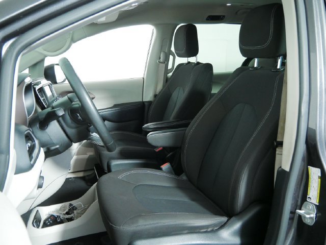 Used 2022 Chrysler Voyager LX FWD image 20