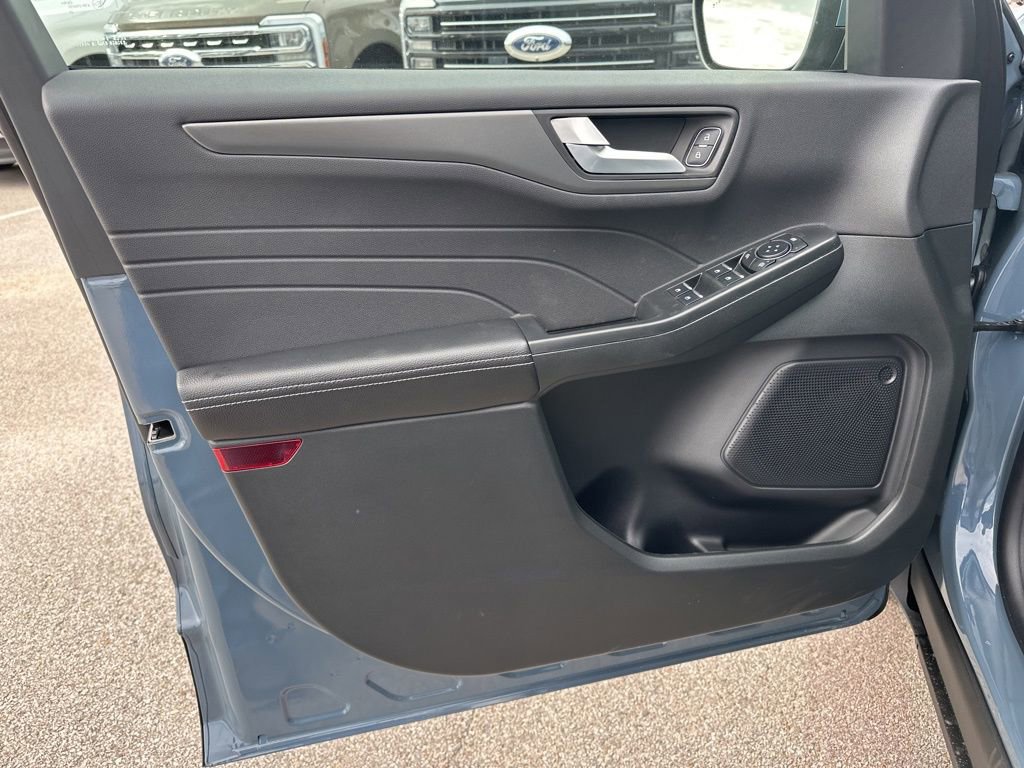 New 2026 Ford Escape SE image 10