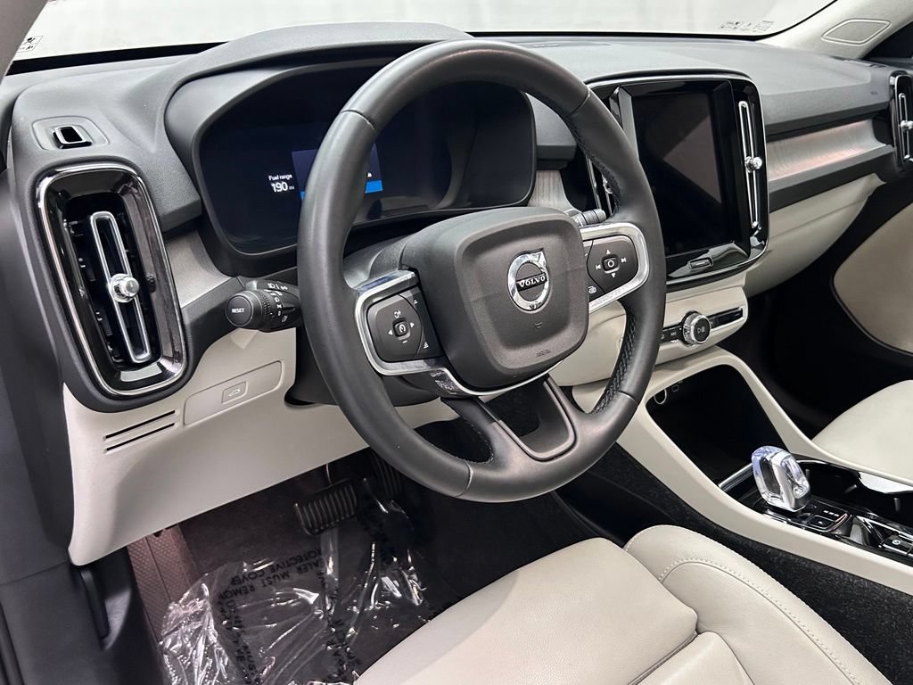 Used 2025 Volvo XC40 B5 Ultra AWD/4WD image 11