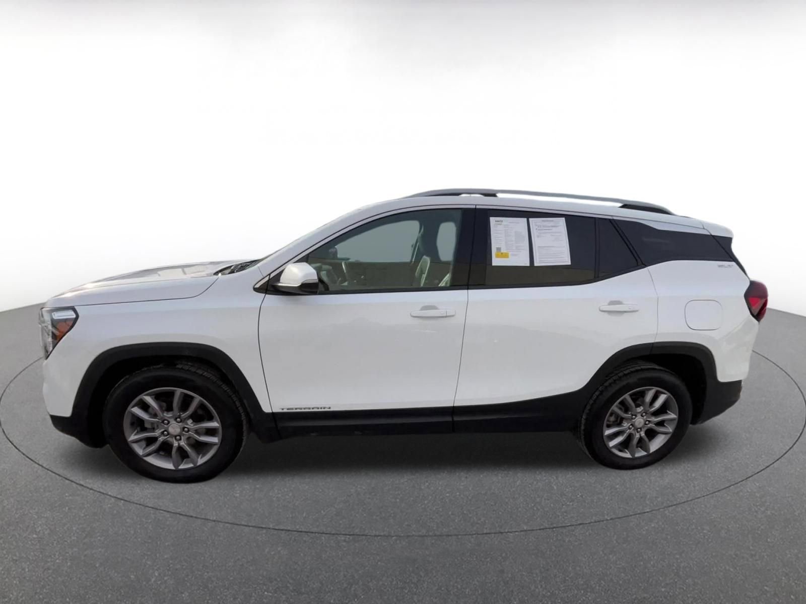 Used 2024 GMC Terrain SLT image 8