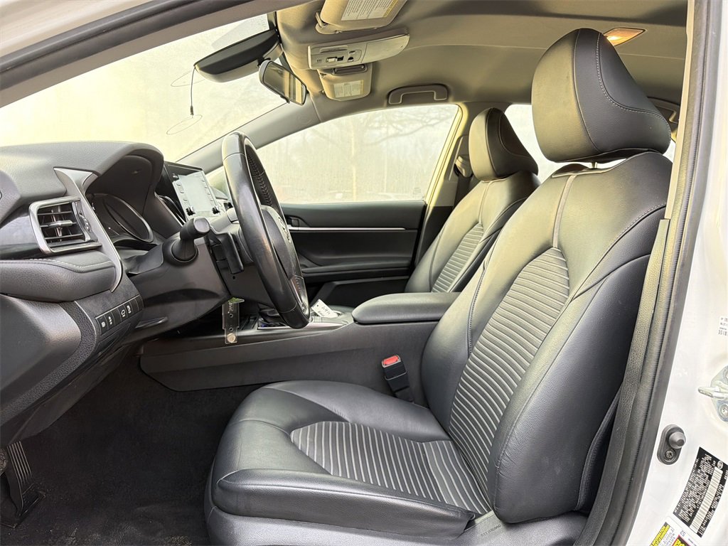 Used 2022 Toyota Camry SE image 16