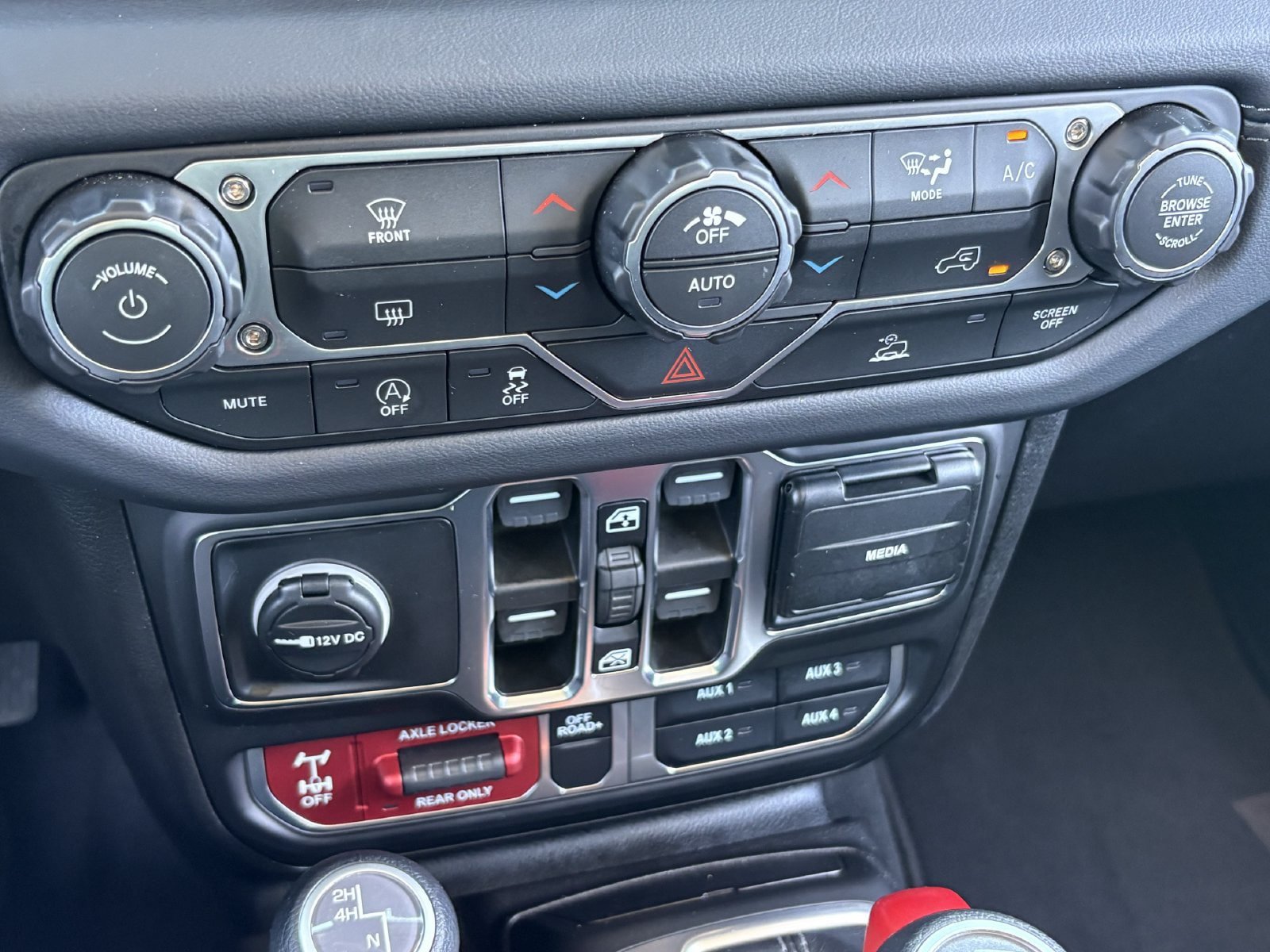 Used 2026 Jeep Gladiator Mojave AWD/4WD image 29