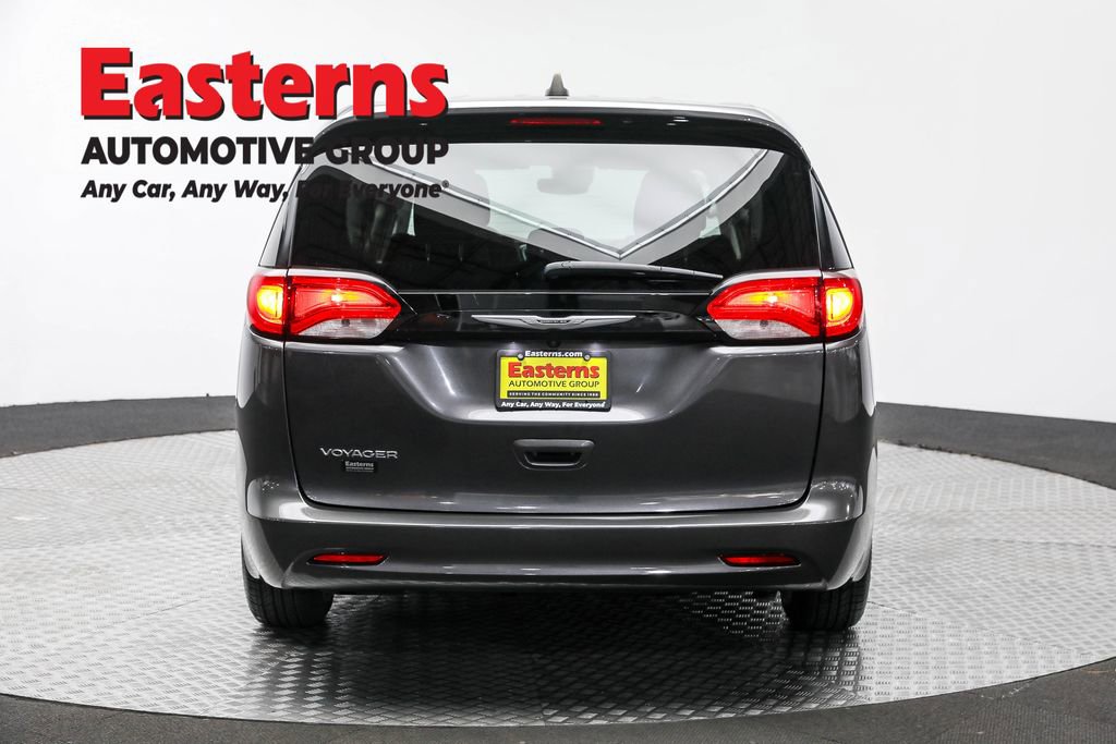 Used 2023 Chrysler Voyager LX image 6