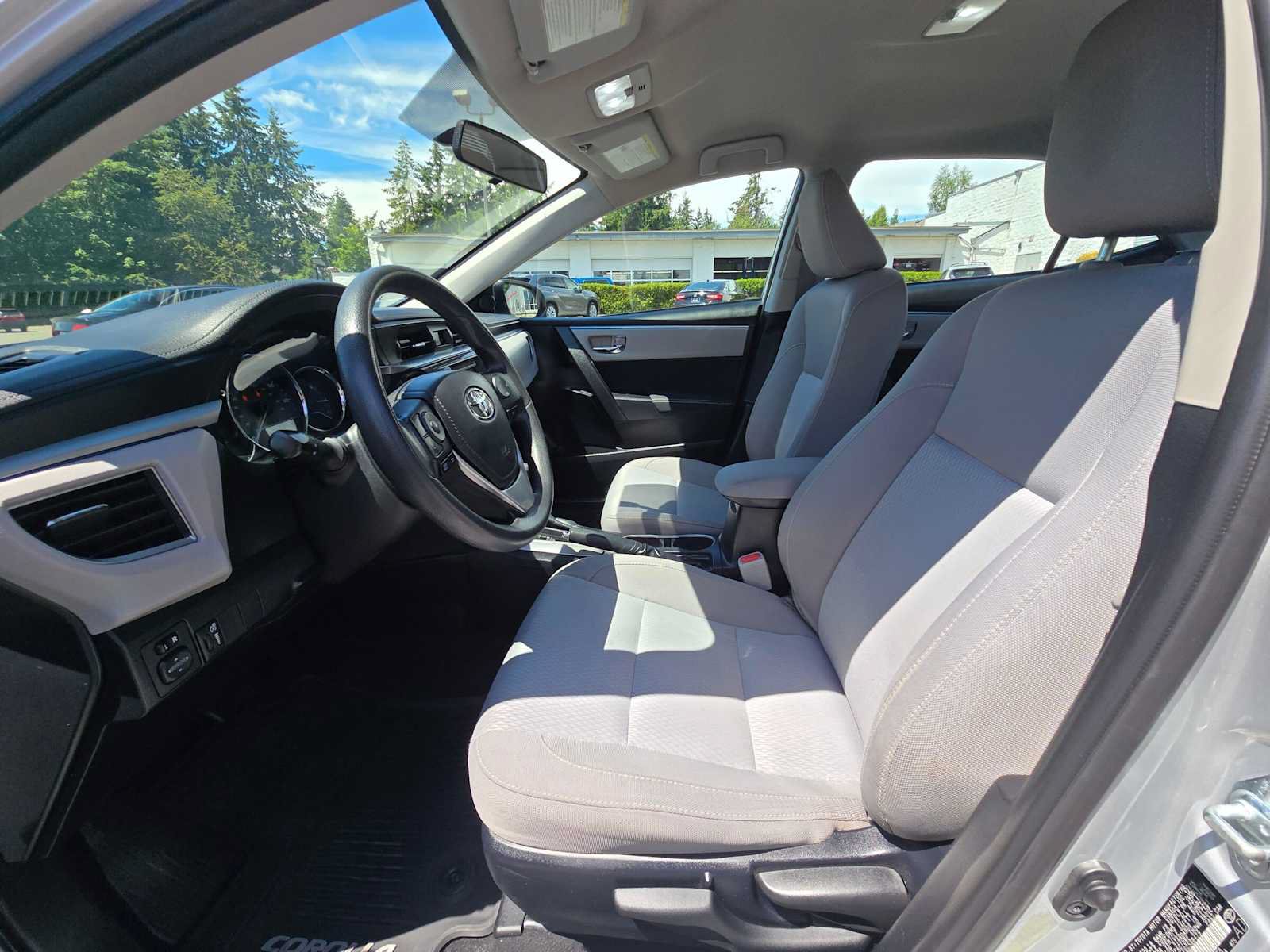 Used 2016 Toyota Corolla LE FWD image 18