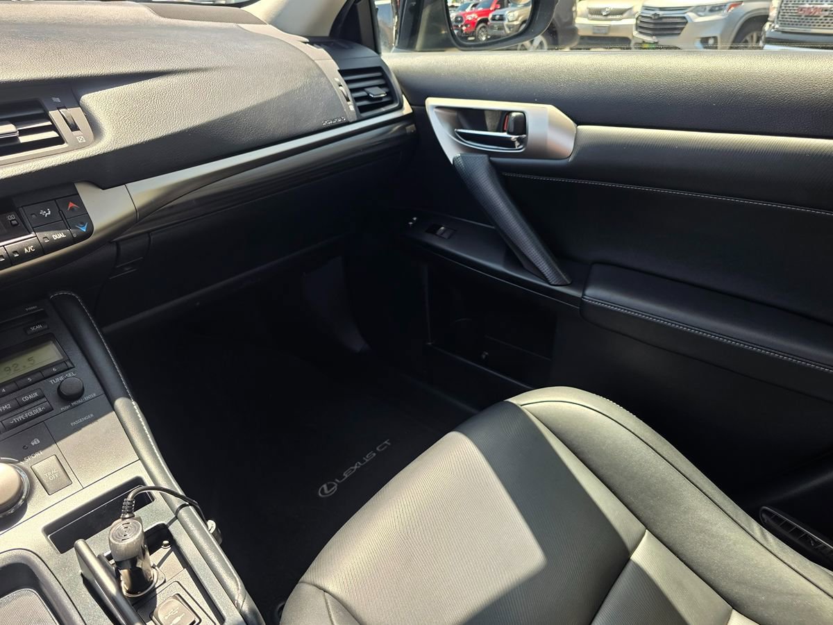 Used 2015 Lexus CT 200h FWD image 37