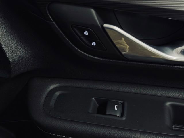 Used 2023 GMC Terrain SLT w/ Infotainment Package II image 16