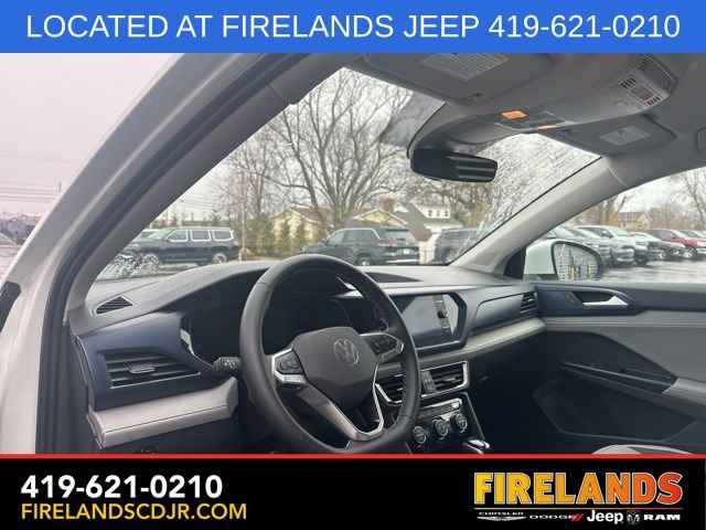 Used 2024 Volkswagen Taos SE image 17