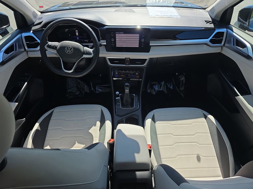 Used 2025 Volkswagen Taos SE image 12