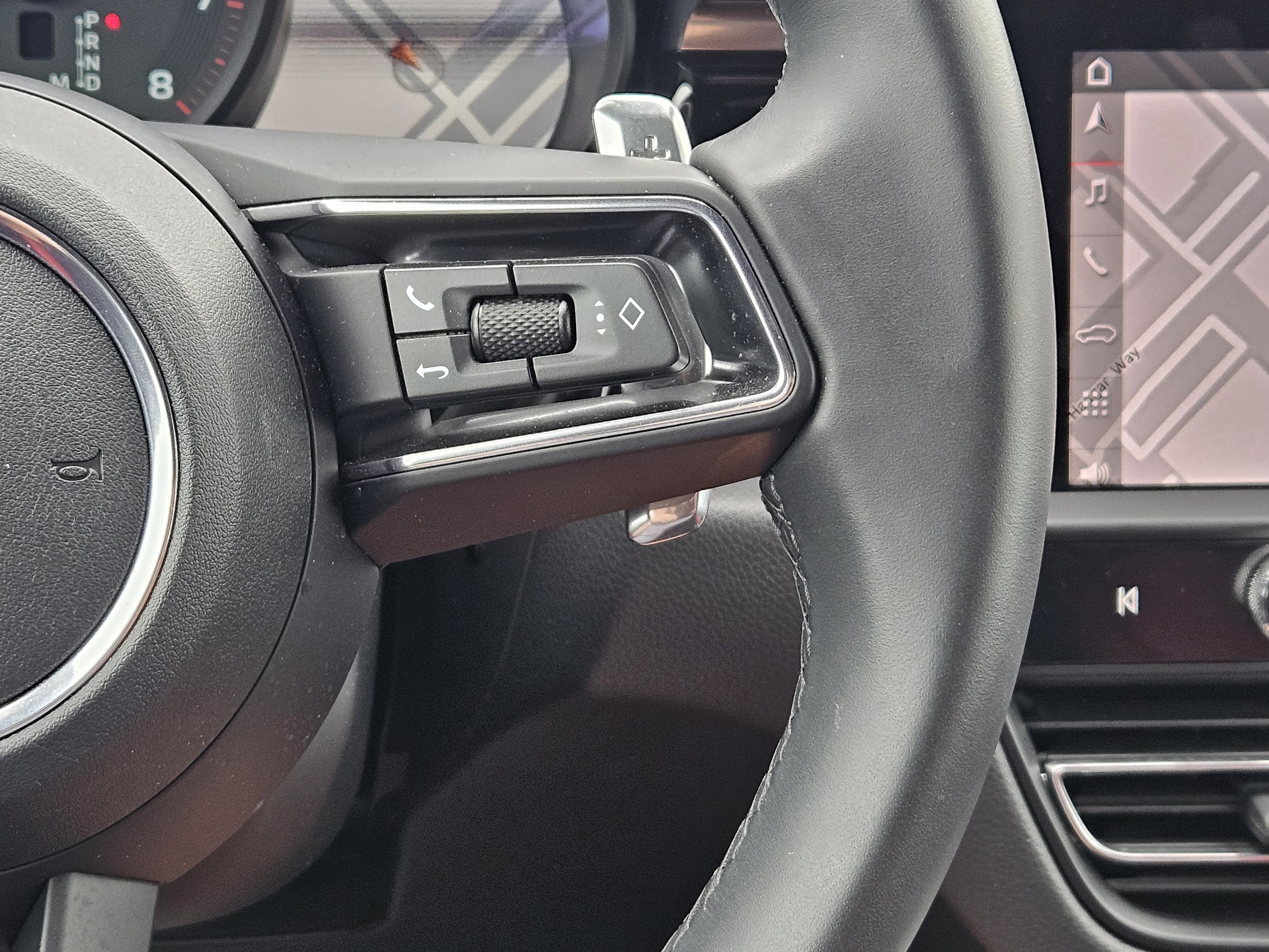 Certified 2026 Porsche Macan AWD/4WD image 27