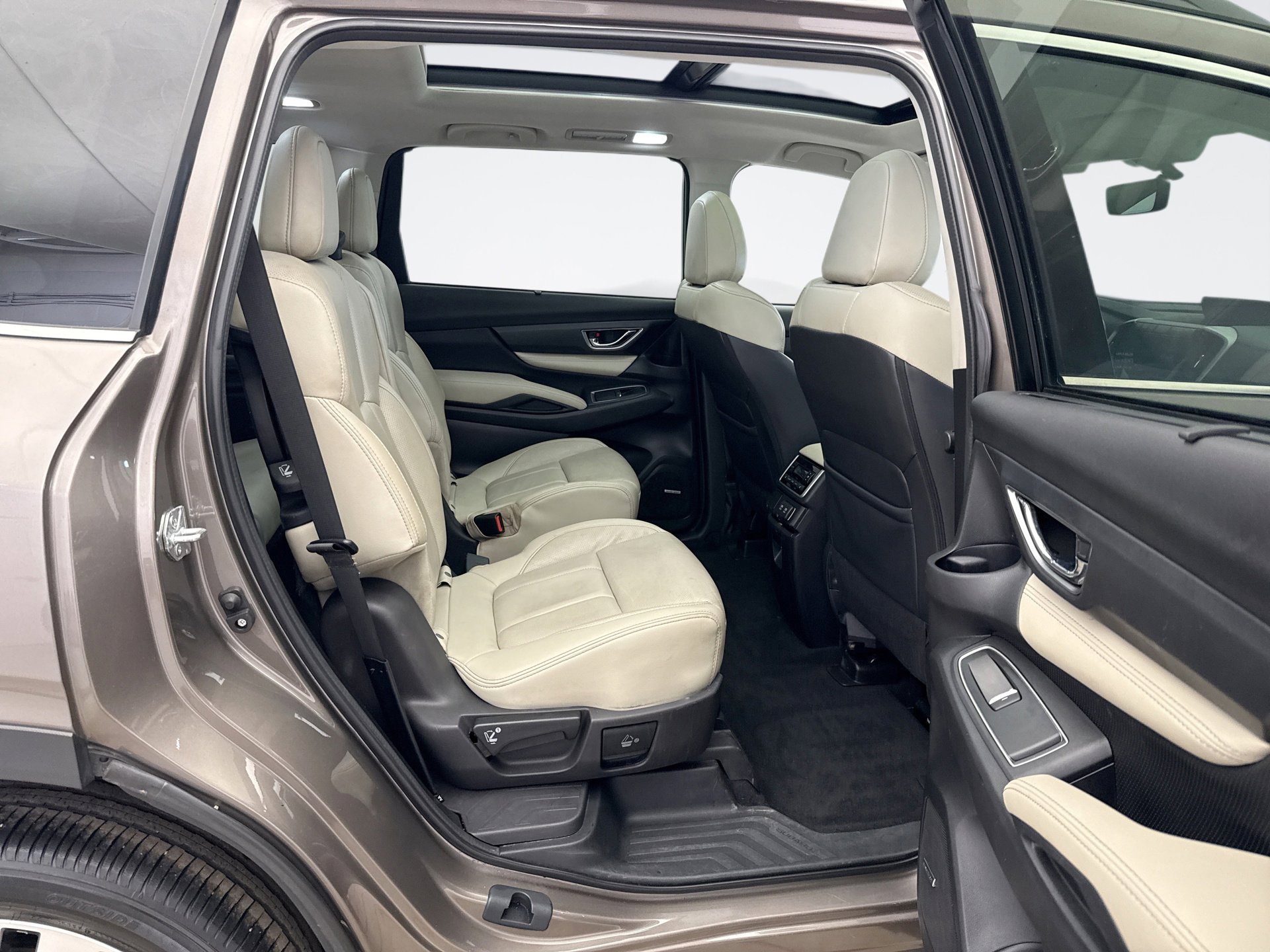 Used 2022 Subaru Ascent Limited w/ Technology Package image 18