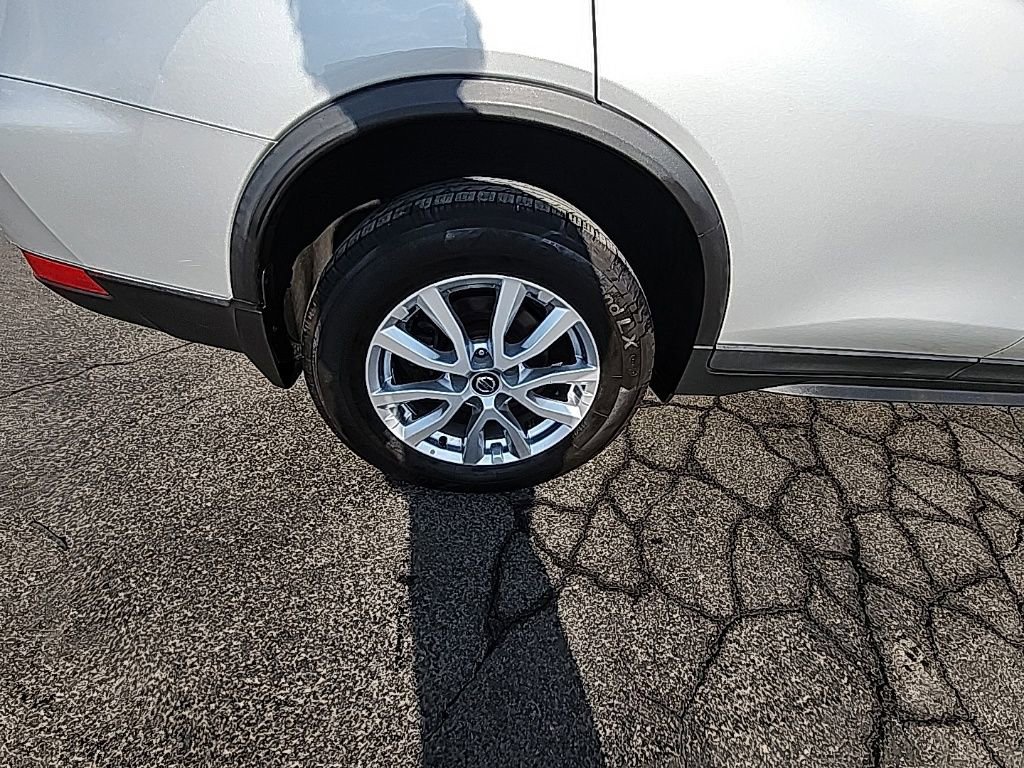 Used 2018 Nissan Rogue SV w/ Premium Package image 10