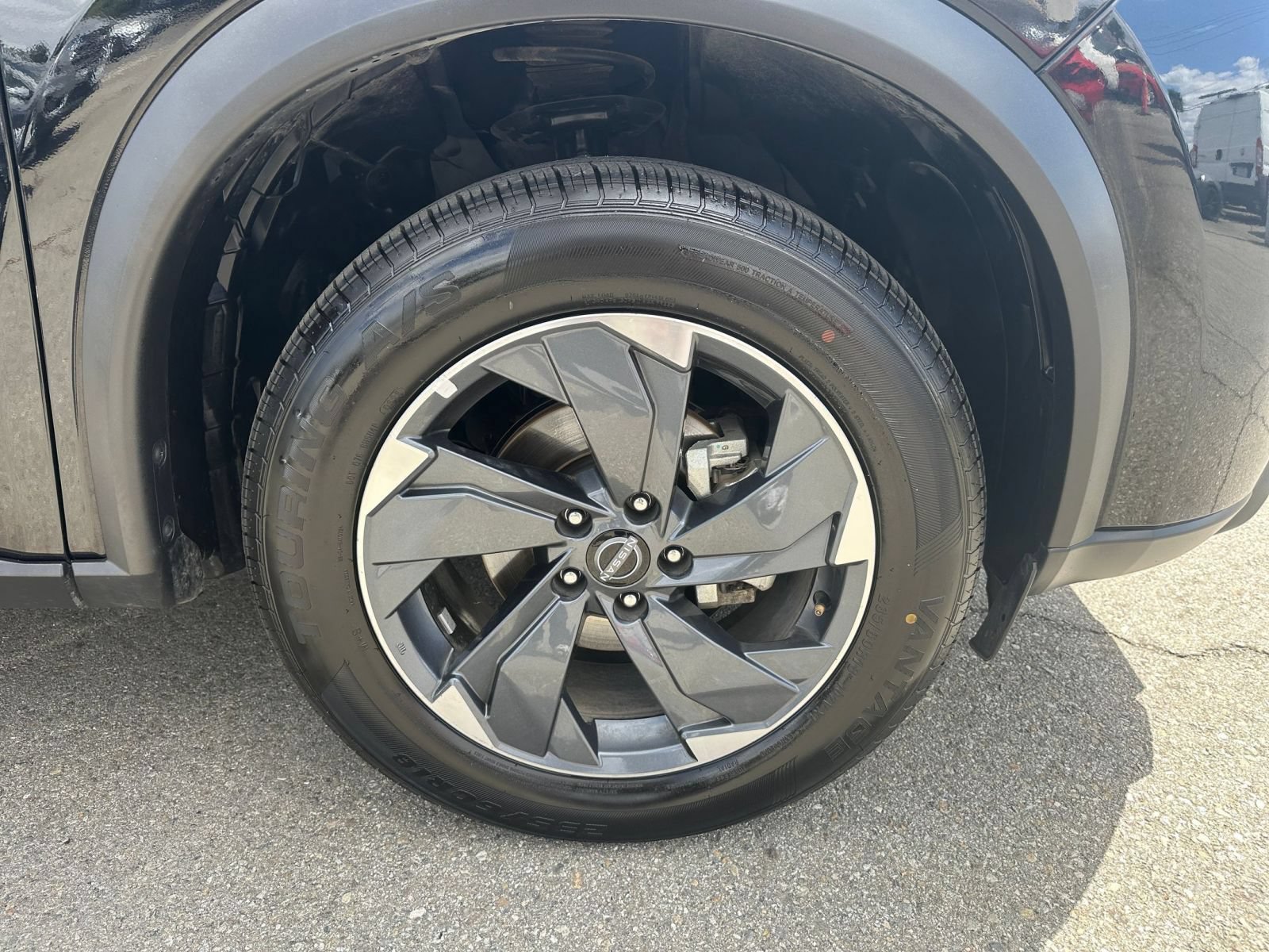 Used 2025 Nissan Rogue SV FWD image 32