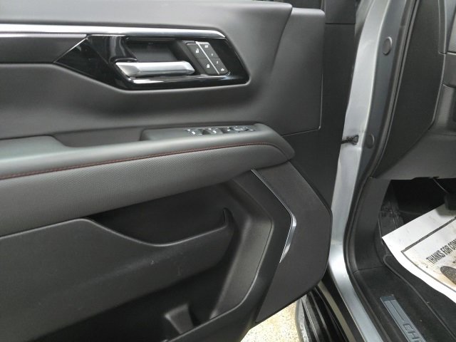 Used 2025 Chevrolet Suburban RST image 15