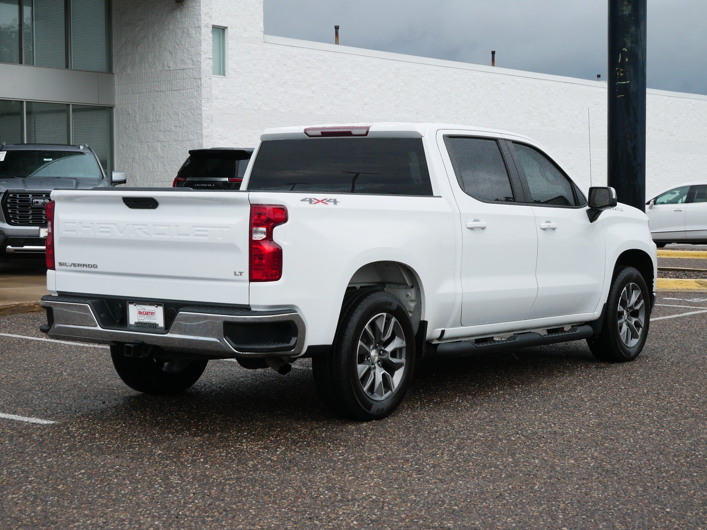 Used 2022 Chevrolet Silverado 1500 LT AWD/4WD image 3