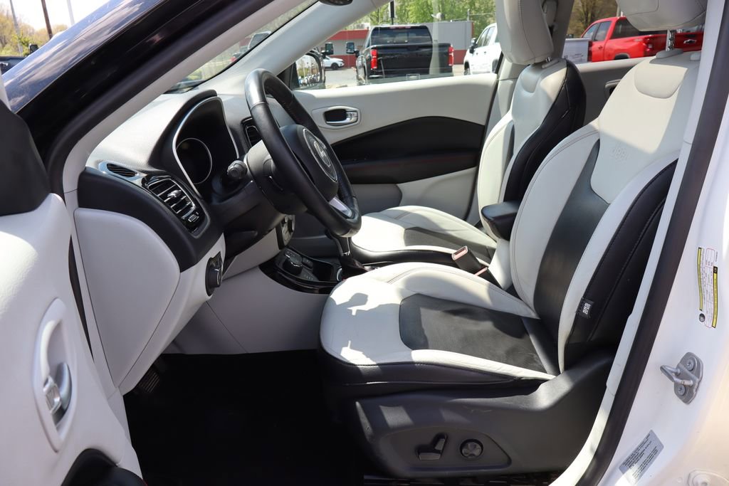 Used 2017 Jeep Compass Limited w/ Navigation Group AWD/4WD image 4