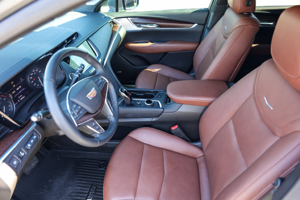 Used 2022 Cadillac XT5 Premium Luxury w/ Technology Package AWD/4WD image 9