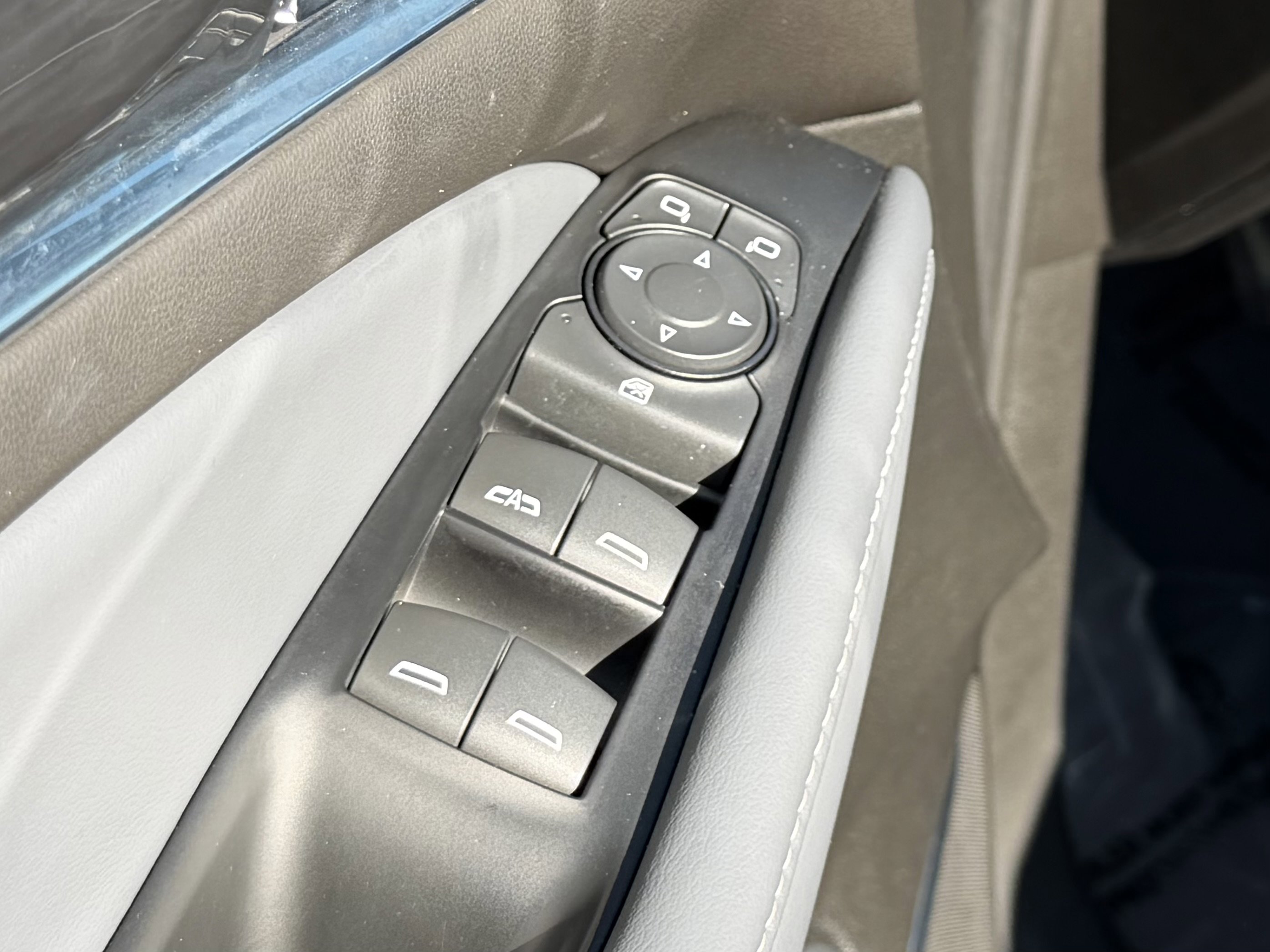 Used 2024 Buick Enclave Essence w/ Experience Buick Package image 18