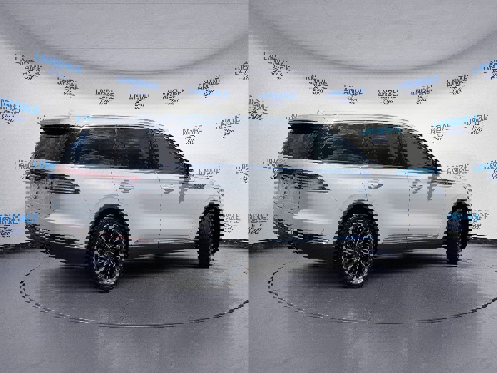 Used 2023 Lincoln Aviator Reserve w/ Equipment Group 201A image 4