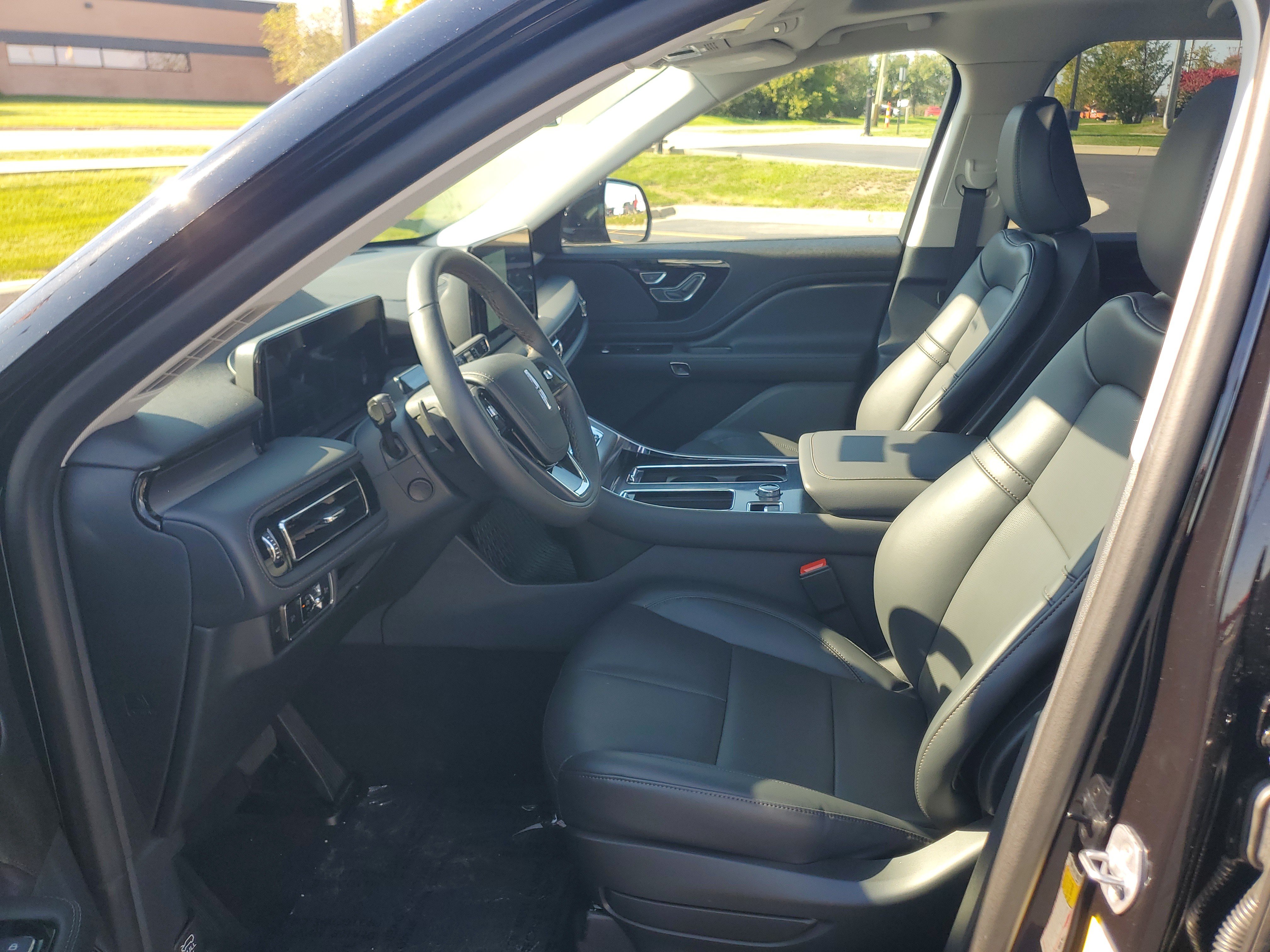 New 2027 Lincoln Aviator AWD image 11