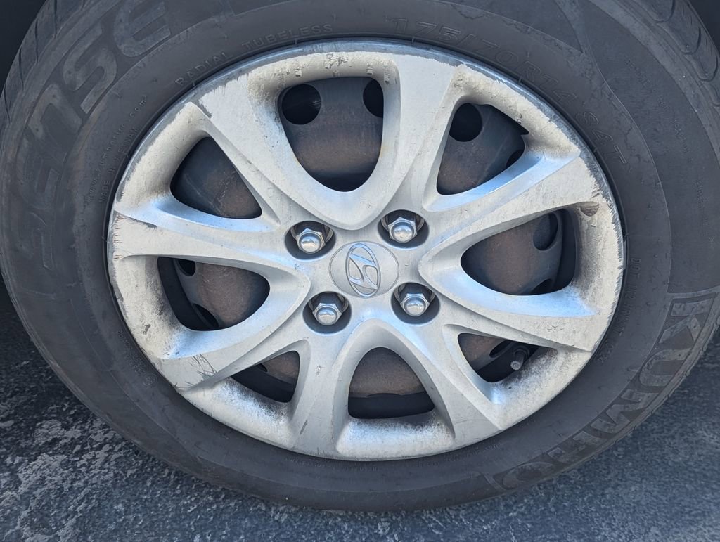 Used 2014 Hyundai Accent GLS FWD image 8