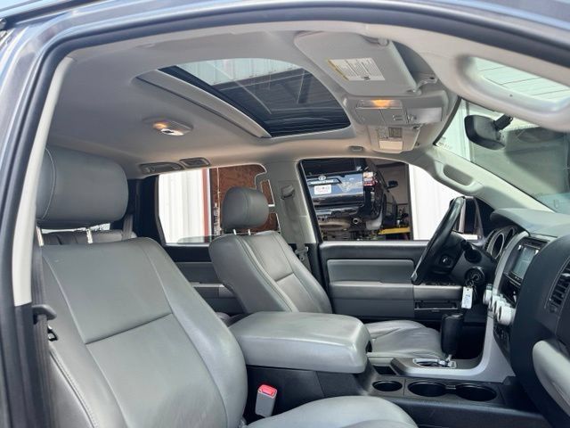 Used 2017 Toyota Sequoia SR5 w/ Premium Package RWD image 36