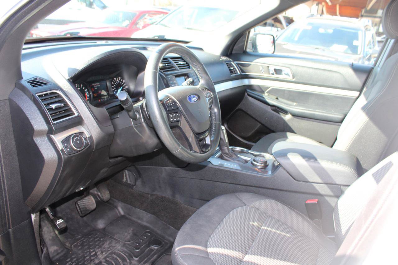 Used 2017 Ford Explorer XLT AWD/4WD image 12