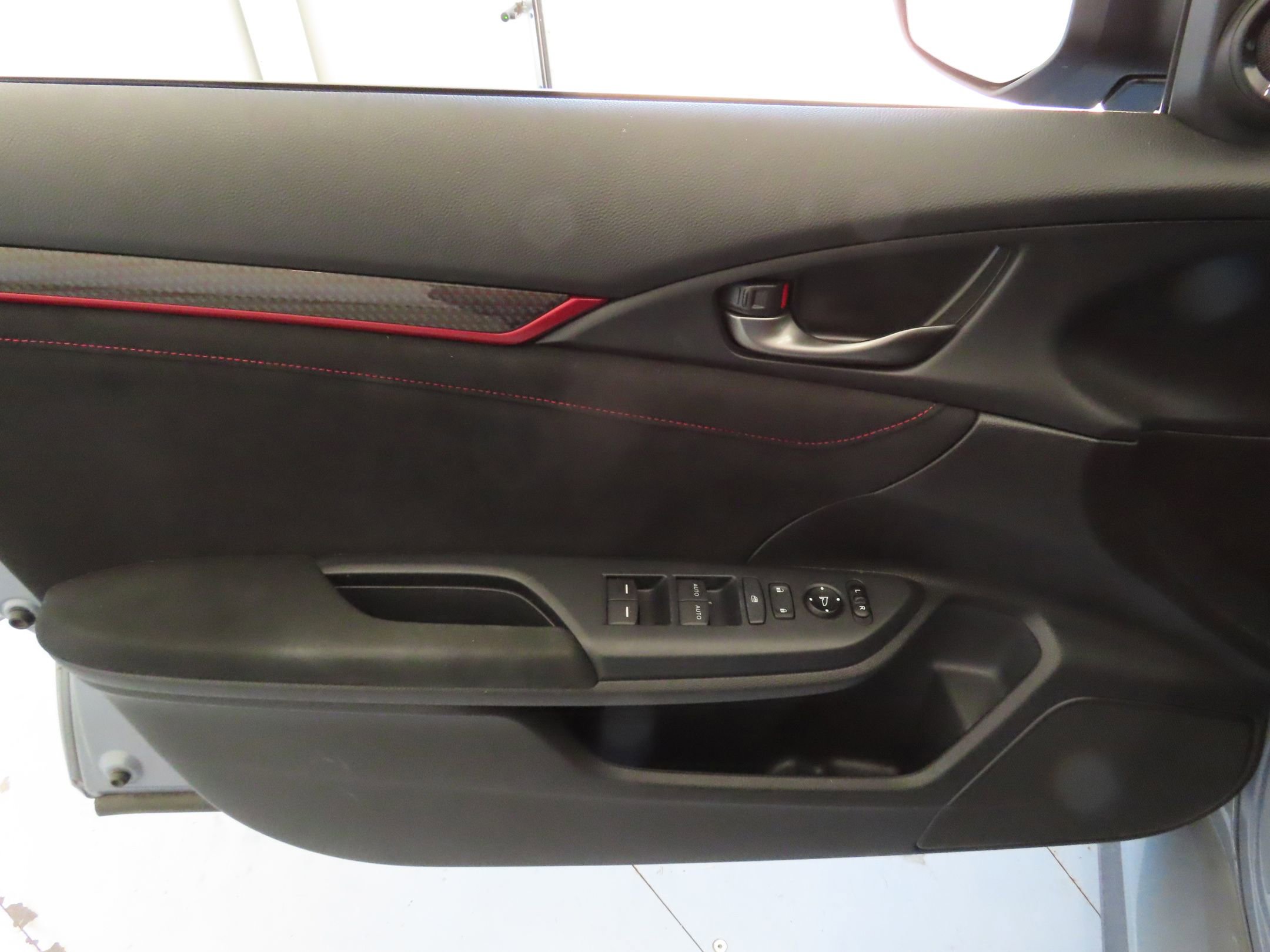 Used 2019 Honda Civic Type R image 11