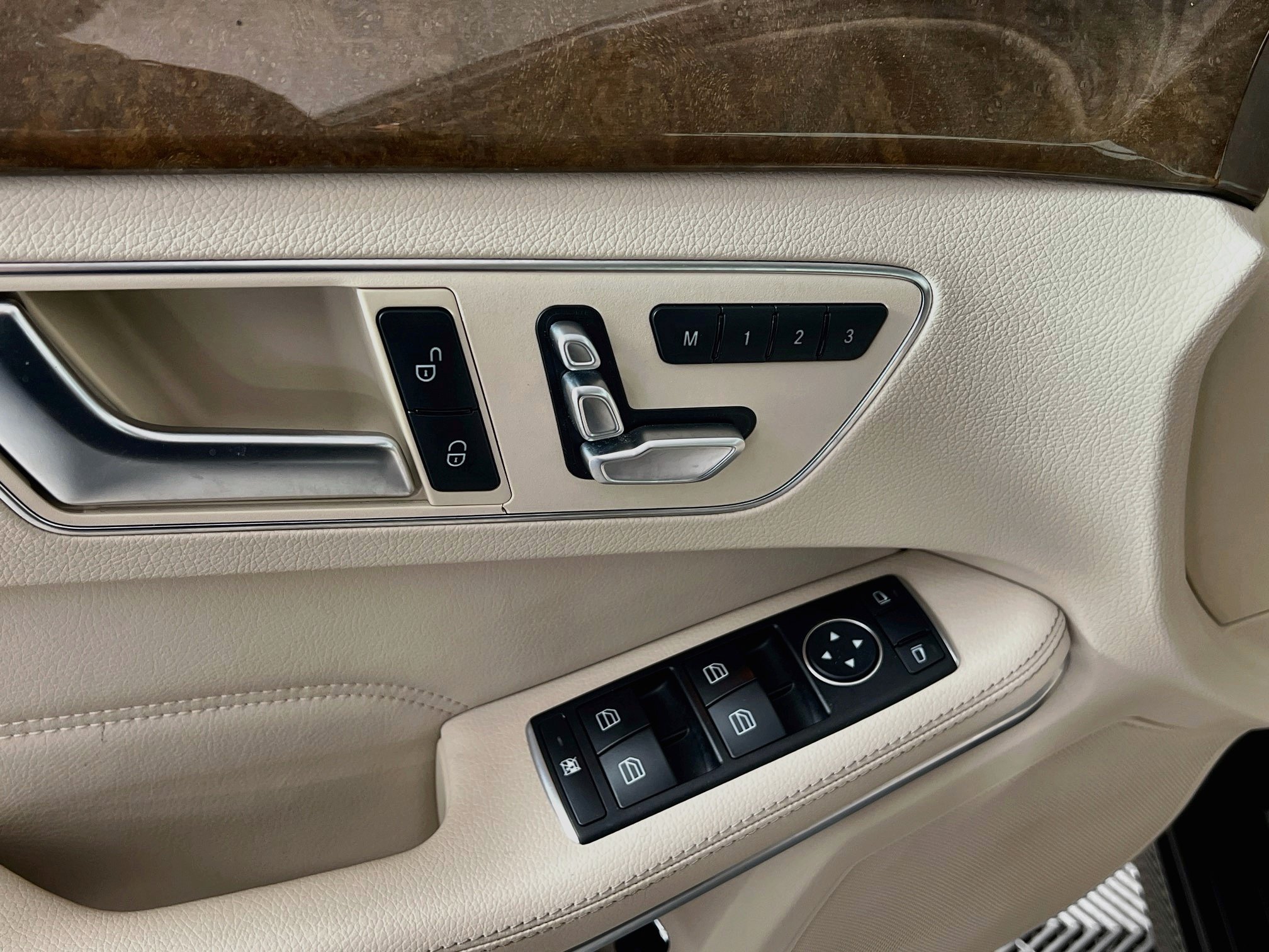 Used 2014 Mercedes-Benz E 350 4MATIC Wagon image 19