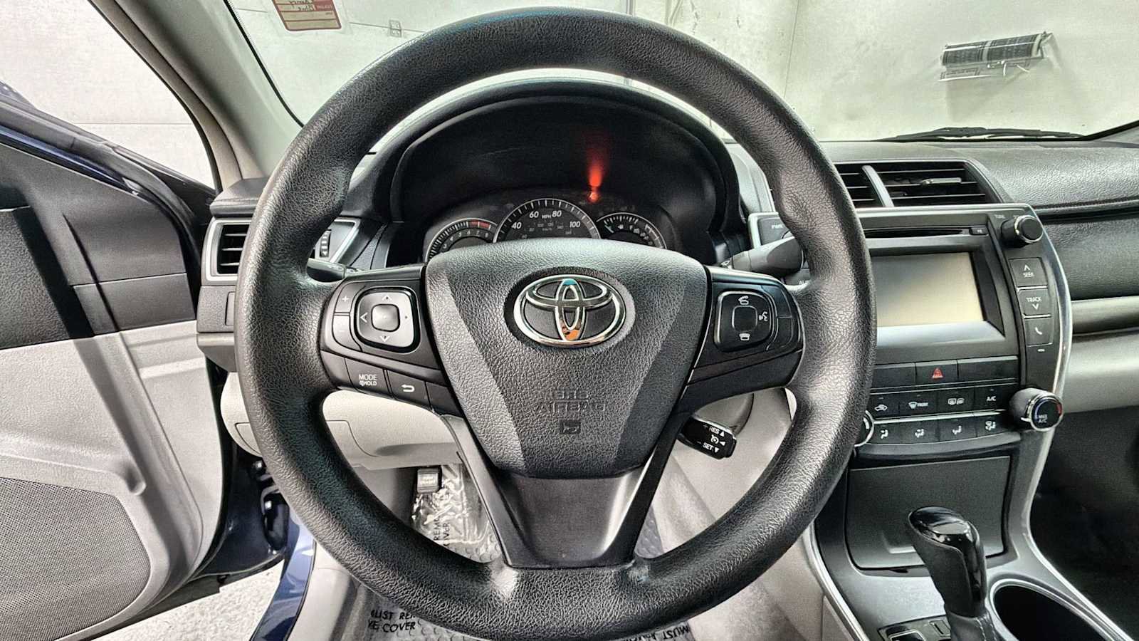 Used 2015 Toyota Camry LE image 16