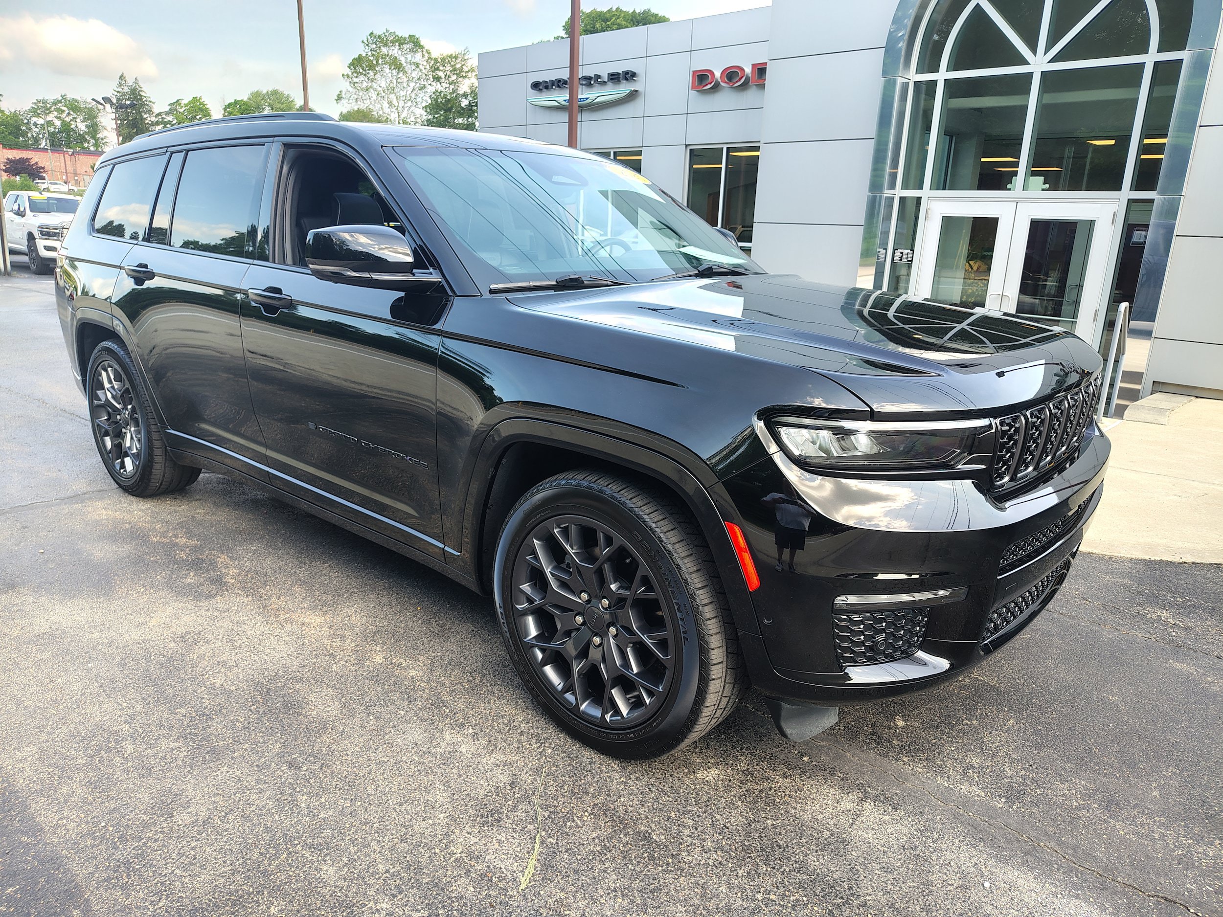 Certified 2025 Jeep Grand Cherokee L Summit AWD/4WD image 2