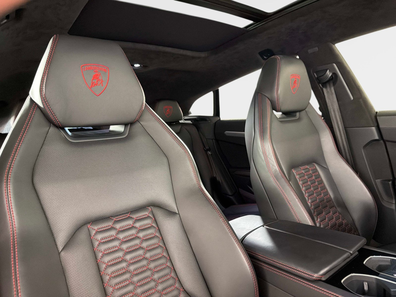 Used 2020 Lamborghini Urus AWD/4WD image 26