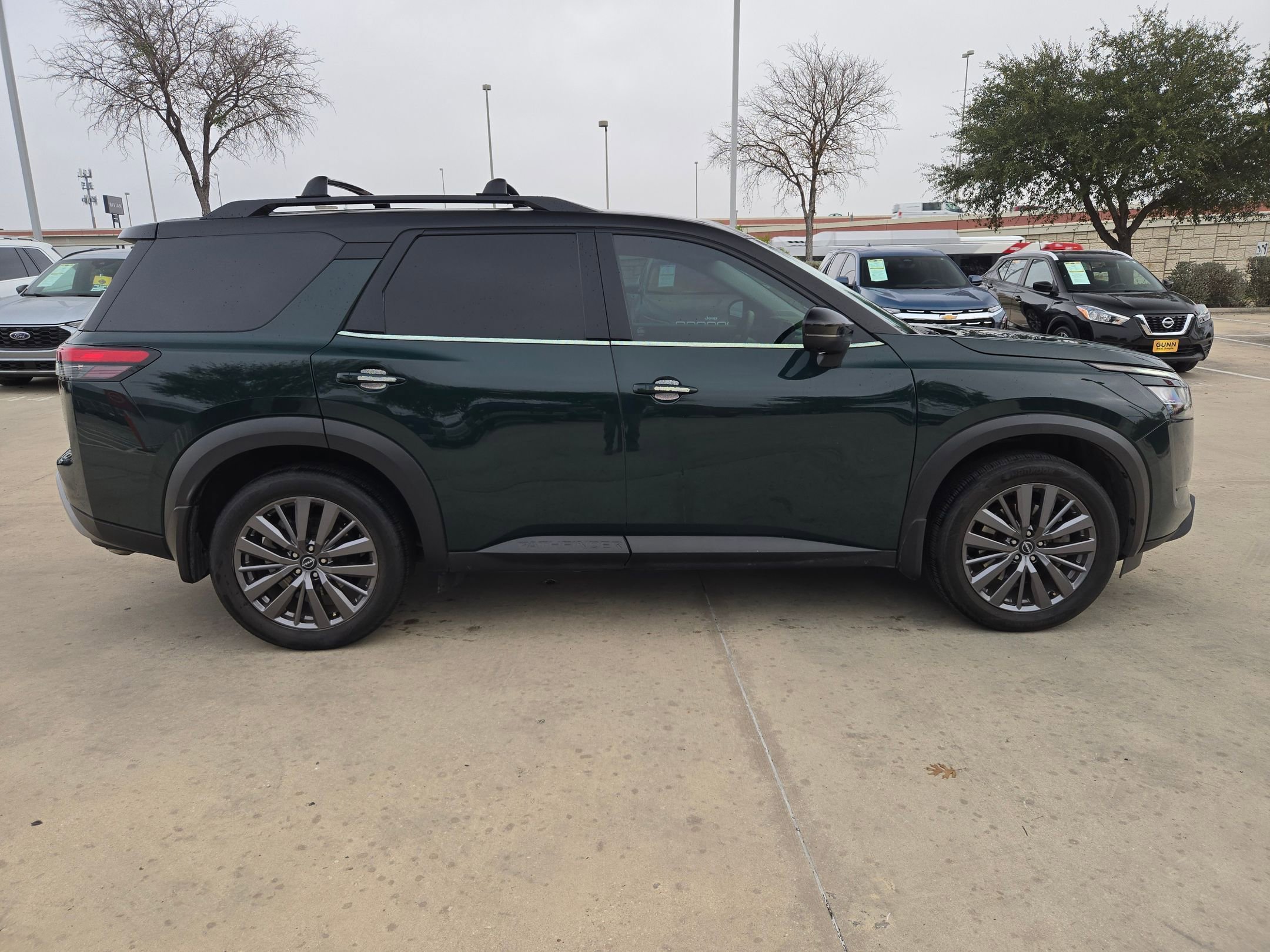 Certified 2023 Nissan Pathfinder SL w/ SL Premium Package image 2