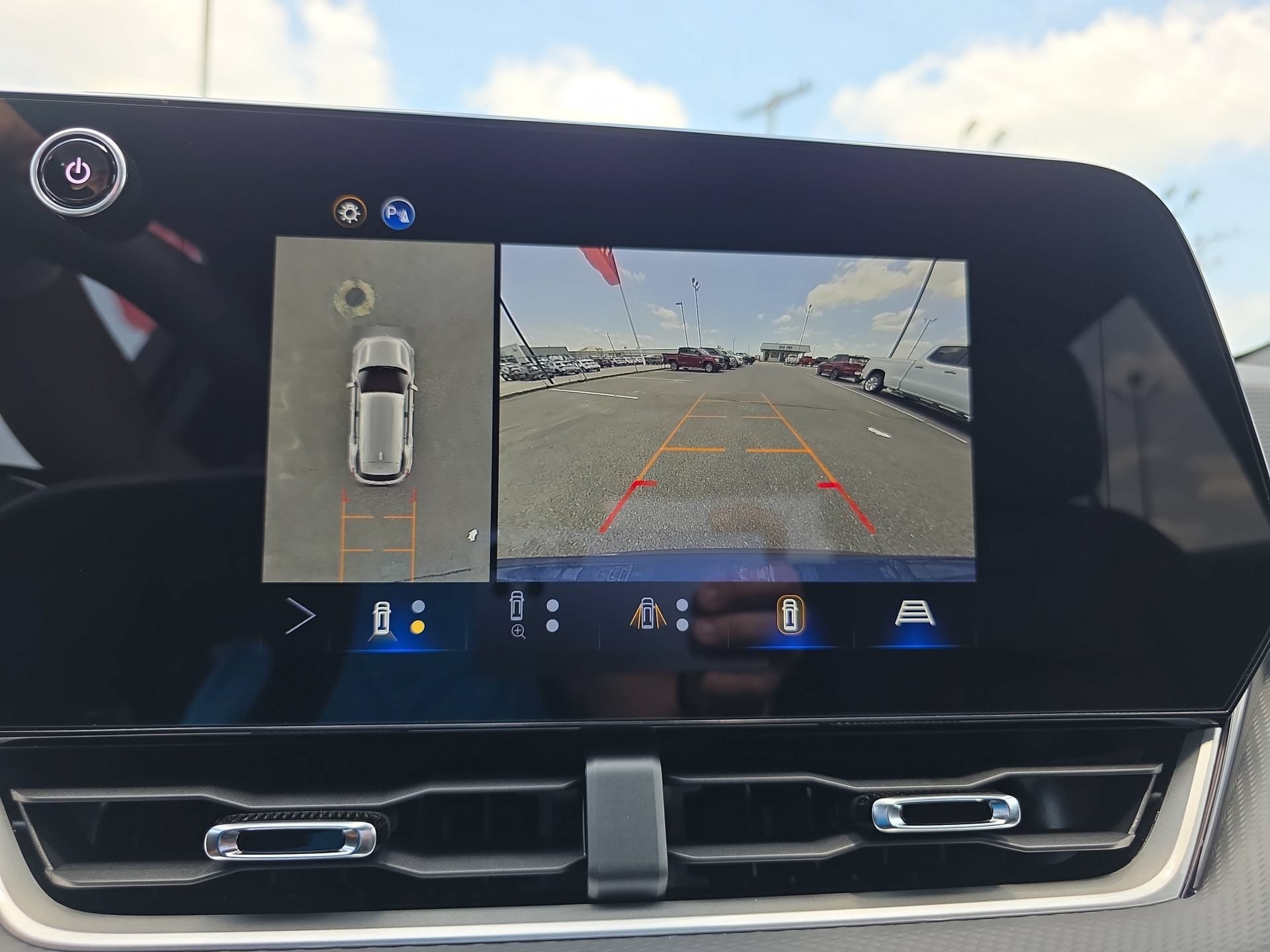 New 2026 Chevrolet Equinox LT w/ Convenience Package II FWD image 22
