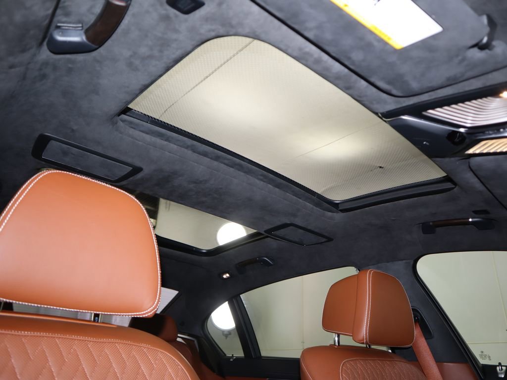 Used 2019 BMW 750i w/ Executive Package image 19