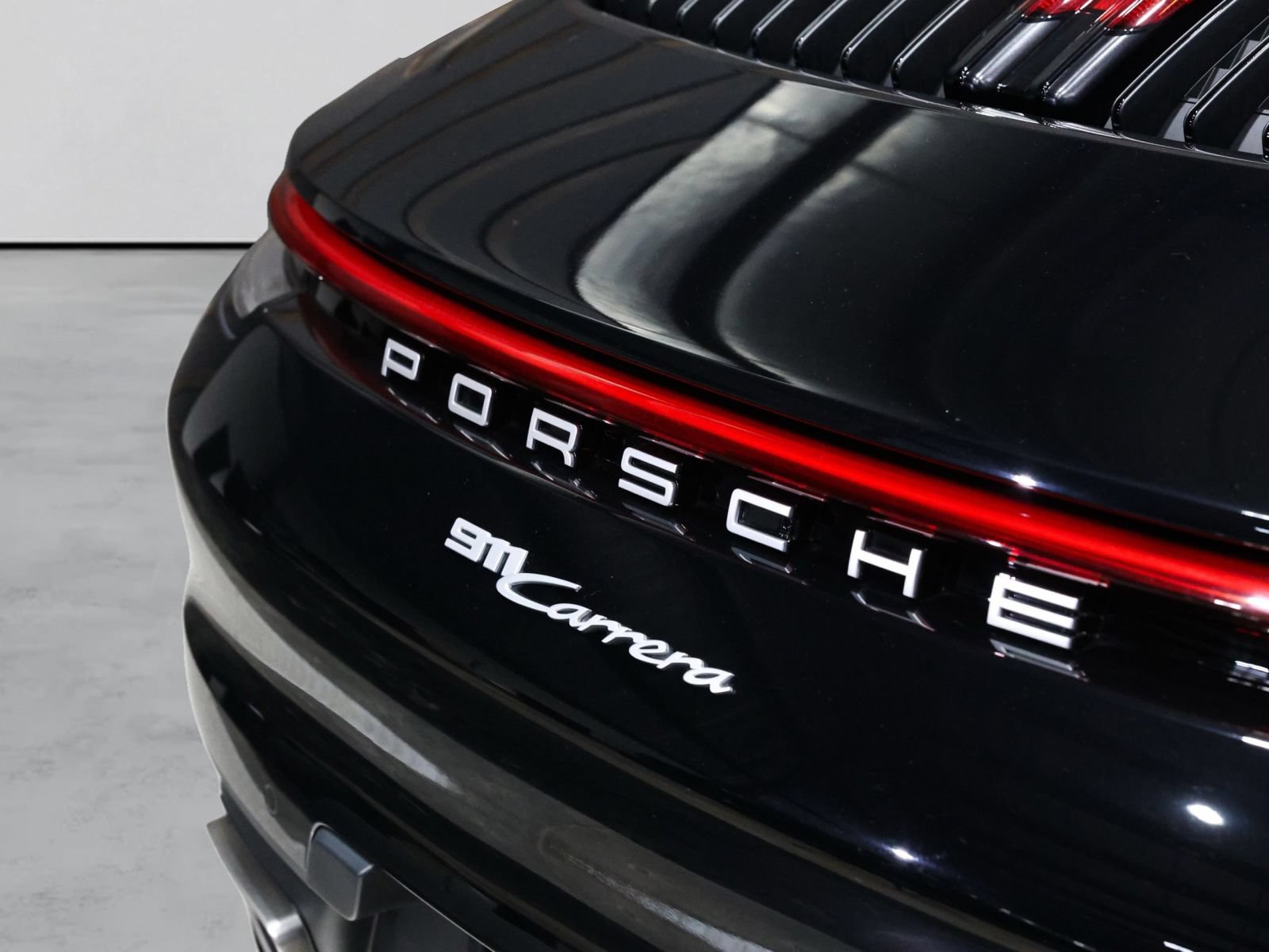 Used 2022 Porsche 911 Carrera RWD image 34