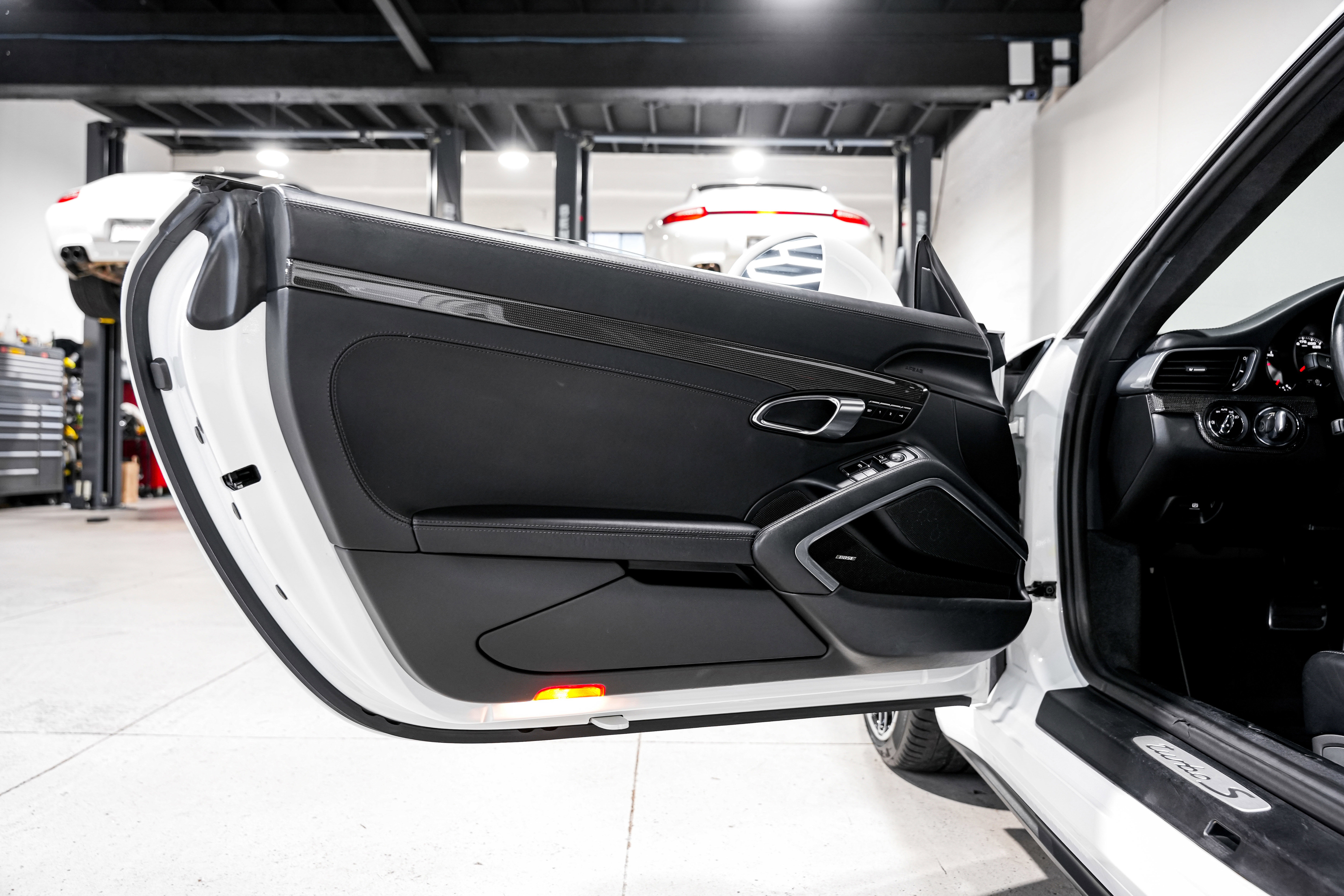 Used 2016 Porsche 911 Turbo S image 25