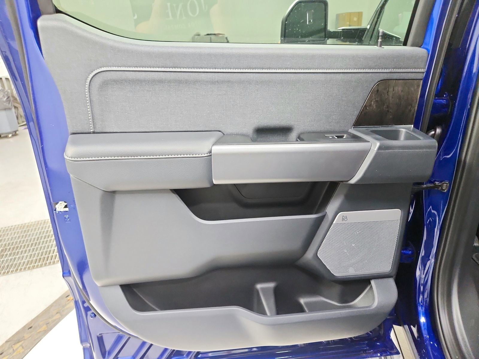 New 2026 Ford F250 Lariat w/ Black Appearance Package image 38