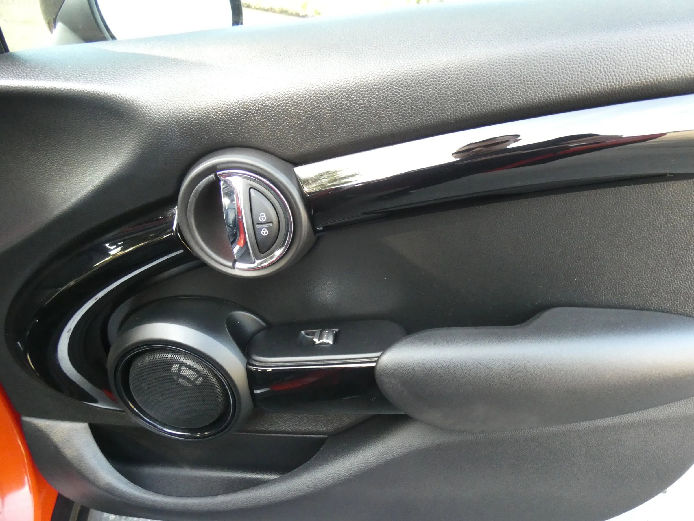 Used 2019 MINI Cooper S w/ Premium Package image 34