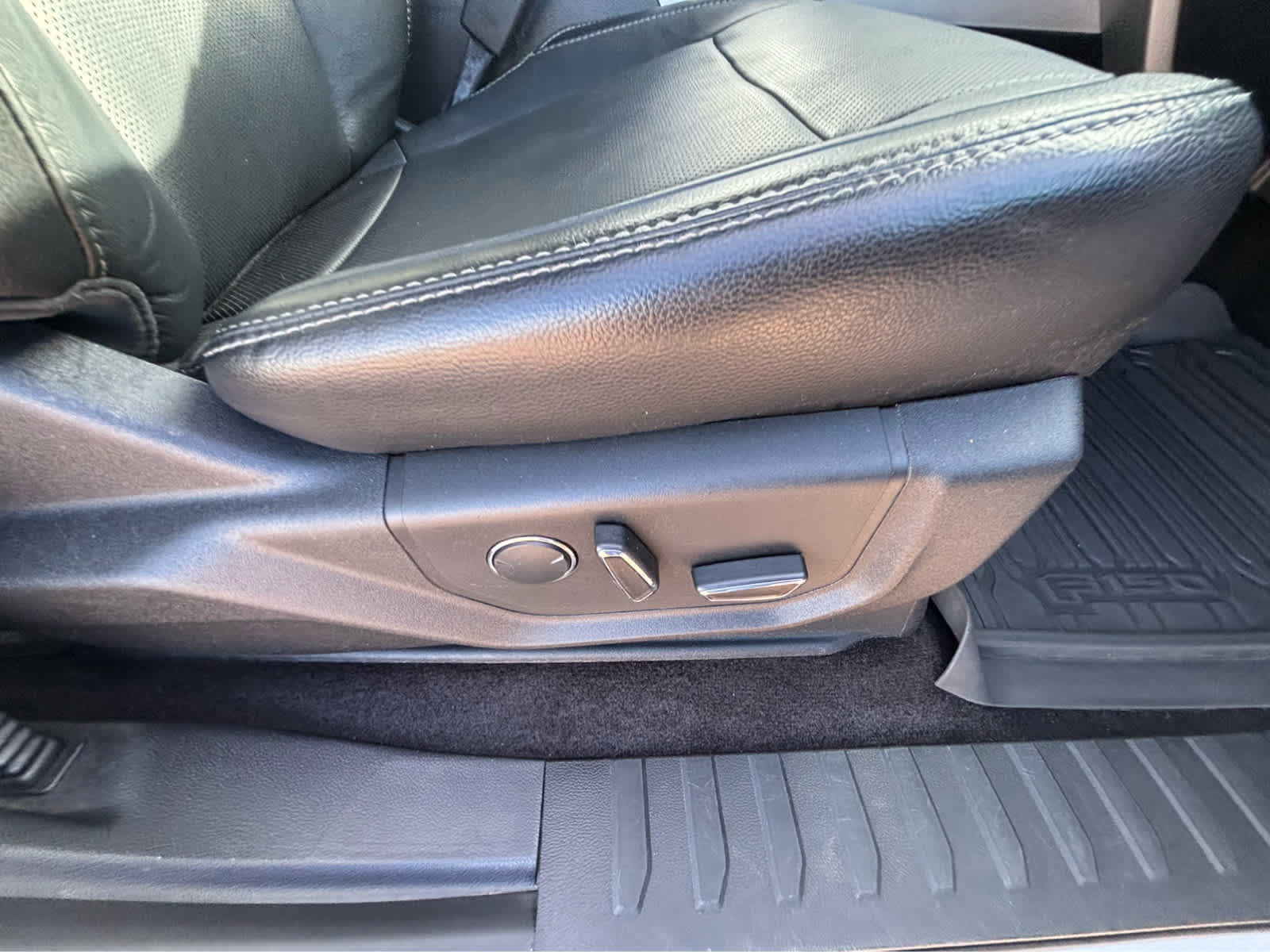 Used 2017 Ford F150 Lariat w/ Equipment Group 501A Mid RWD image 13