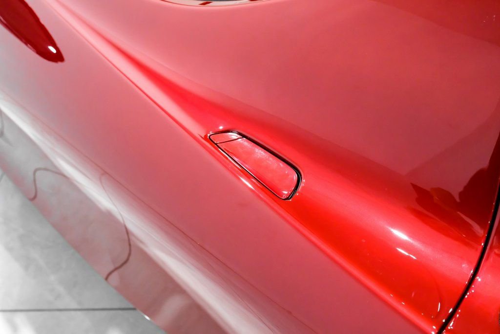 Used 2022 Ferrari SF90 Spider image 30