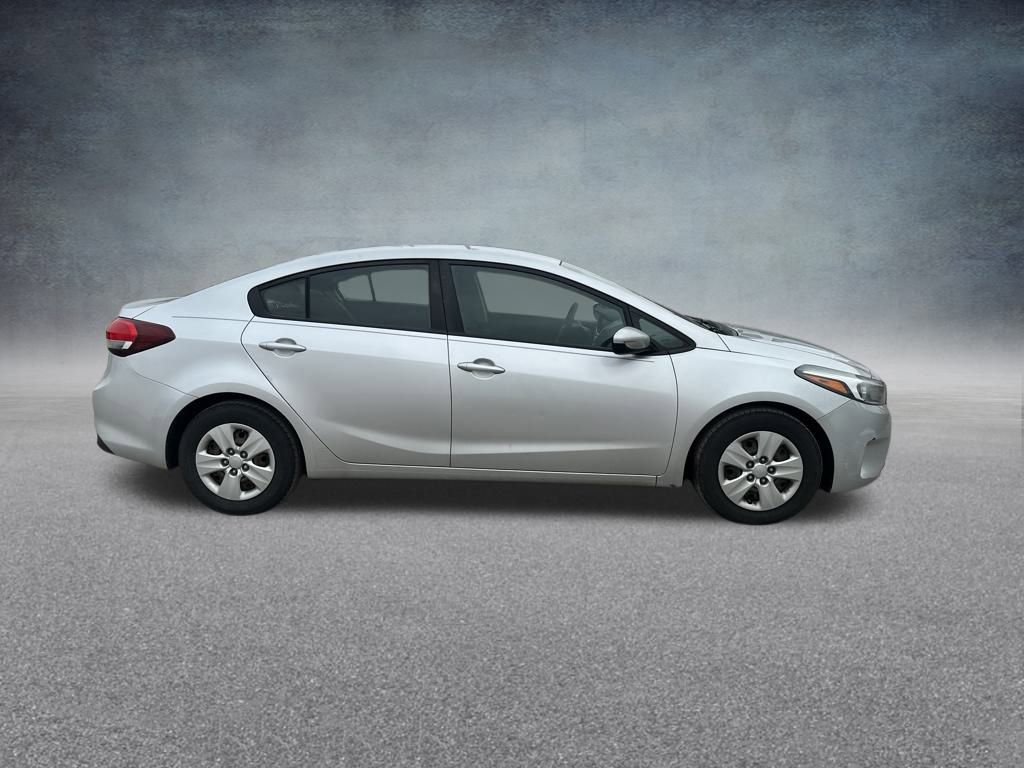 Used 2017 Kia Forte LX image 5