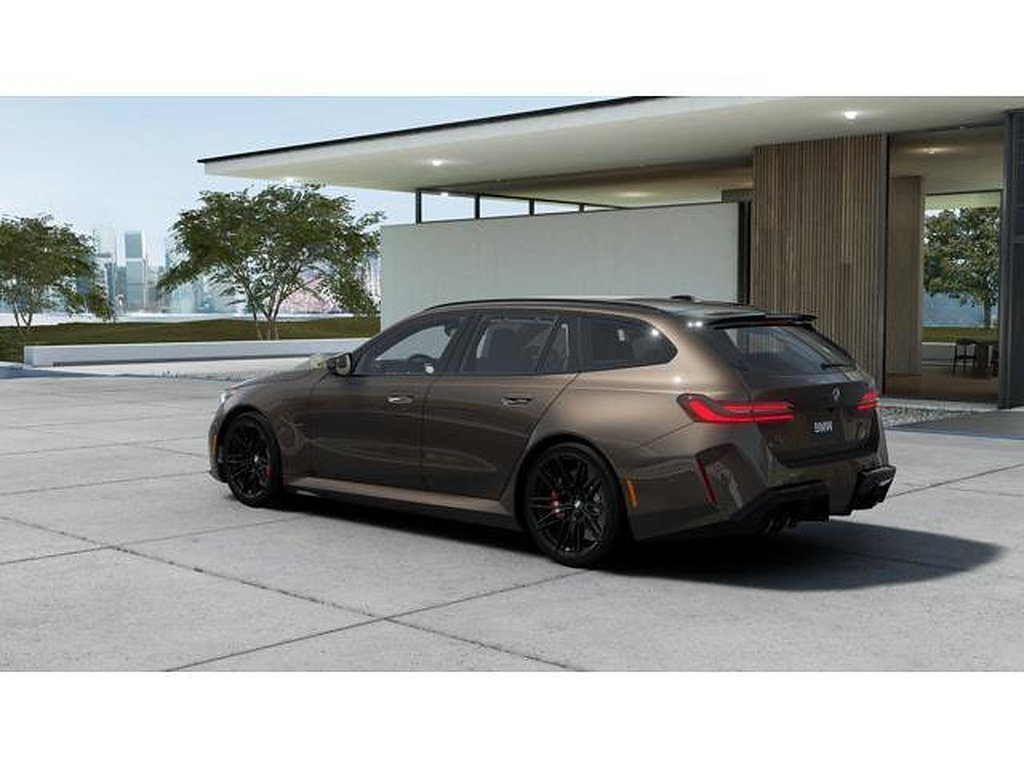 New 2026 BMW M5 Touring AWD/4WD image 2