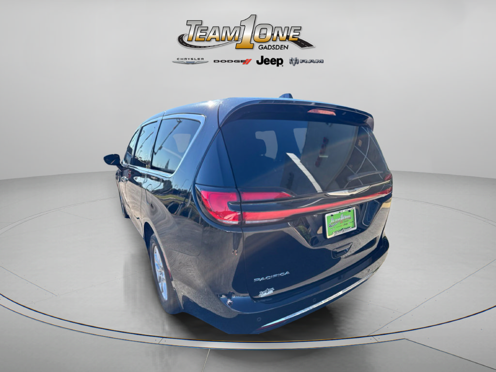 Used 2025 Chrysler Pacifica Select FWD image 6