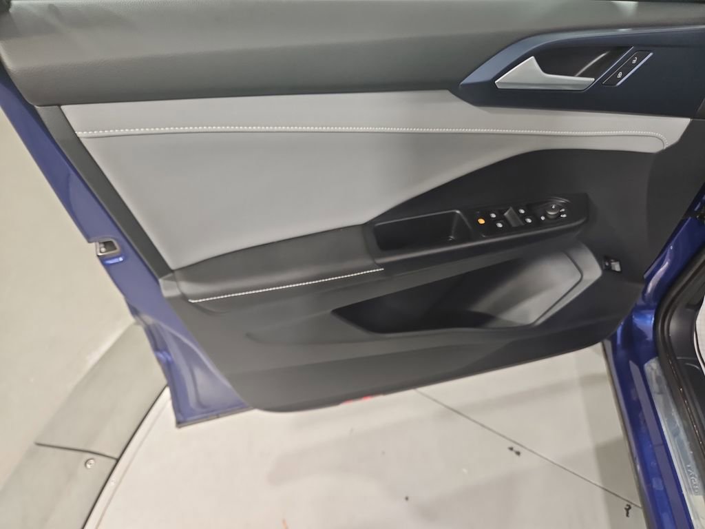 Certified 2024 Volkswagen Taos SE w/ Black Wheel Package image 13