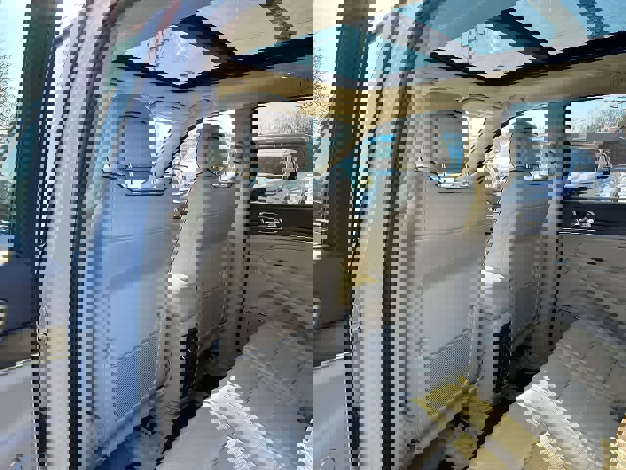 Used 2017 Jeep Grand Cherokee Overland image 24