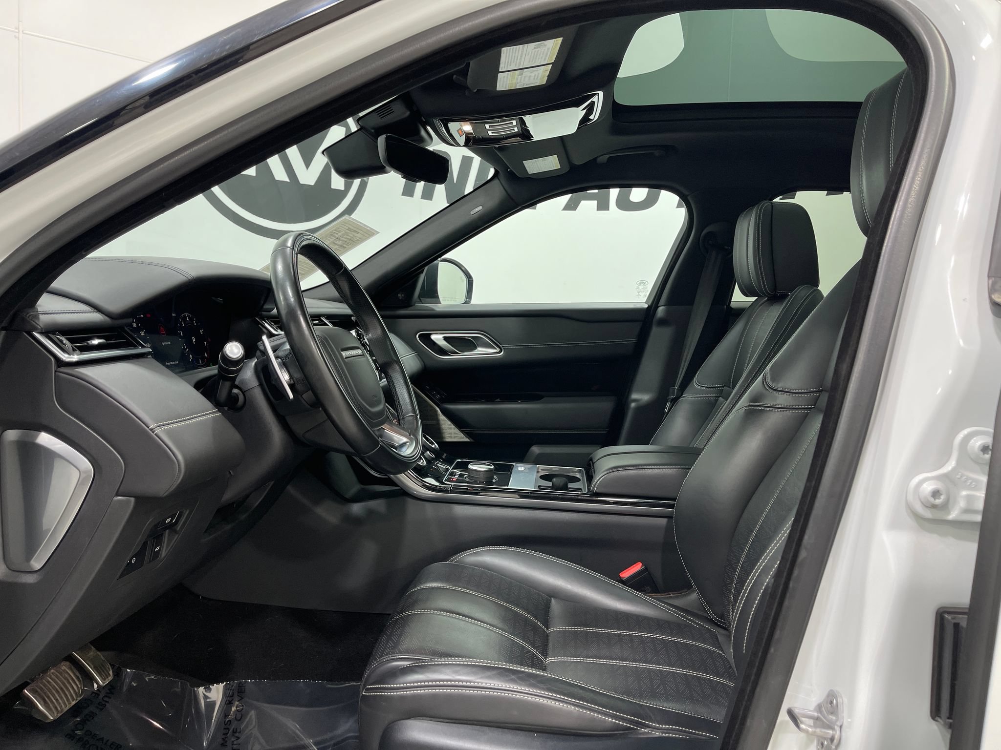 Used 2018 Land Rover Range Rover Velar R-Dynamic HSE AWD/4WD image 12