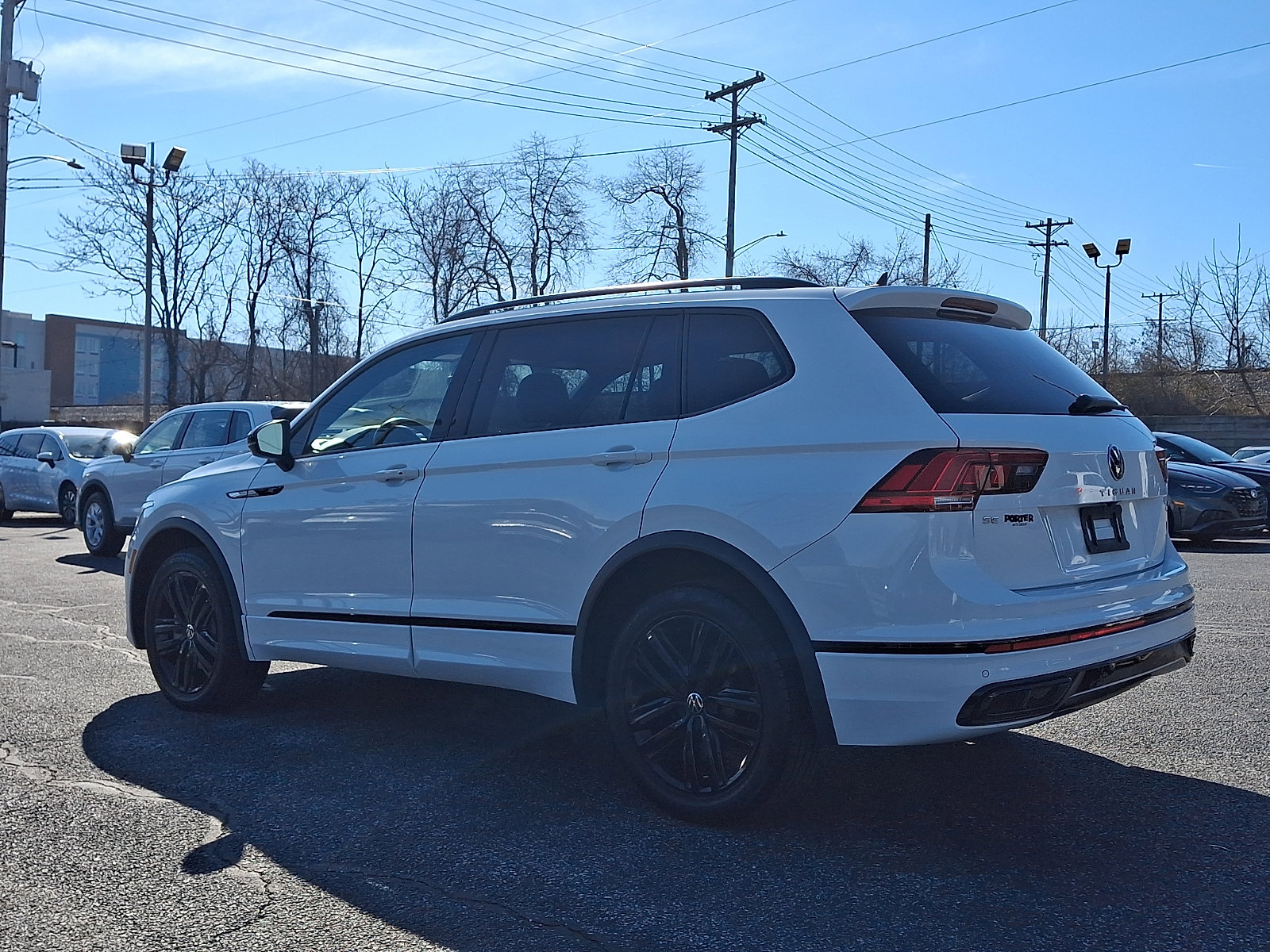Used 2022 Volkswagen Tiguan SE R-Line image 4