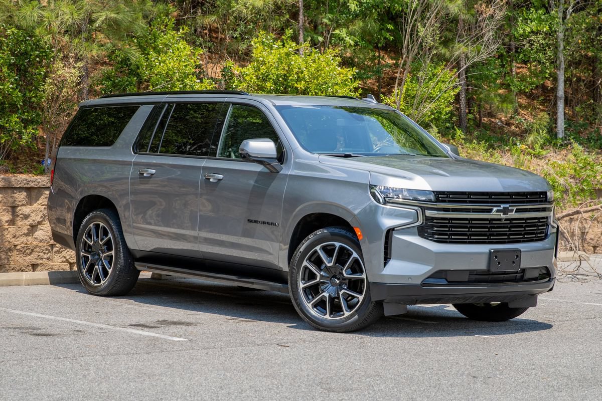 Used 2022 Chevrolet Suburban RST w/ Luxury Package AWD/4WD image 3