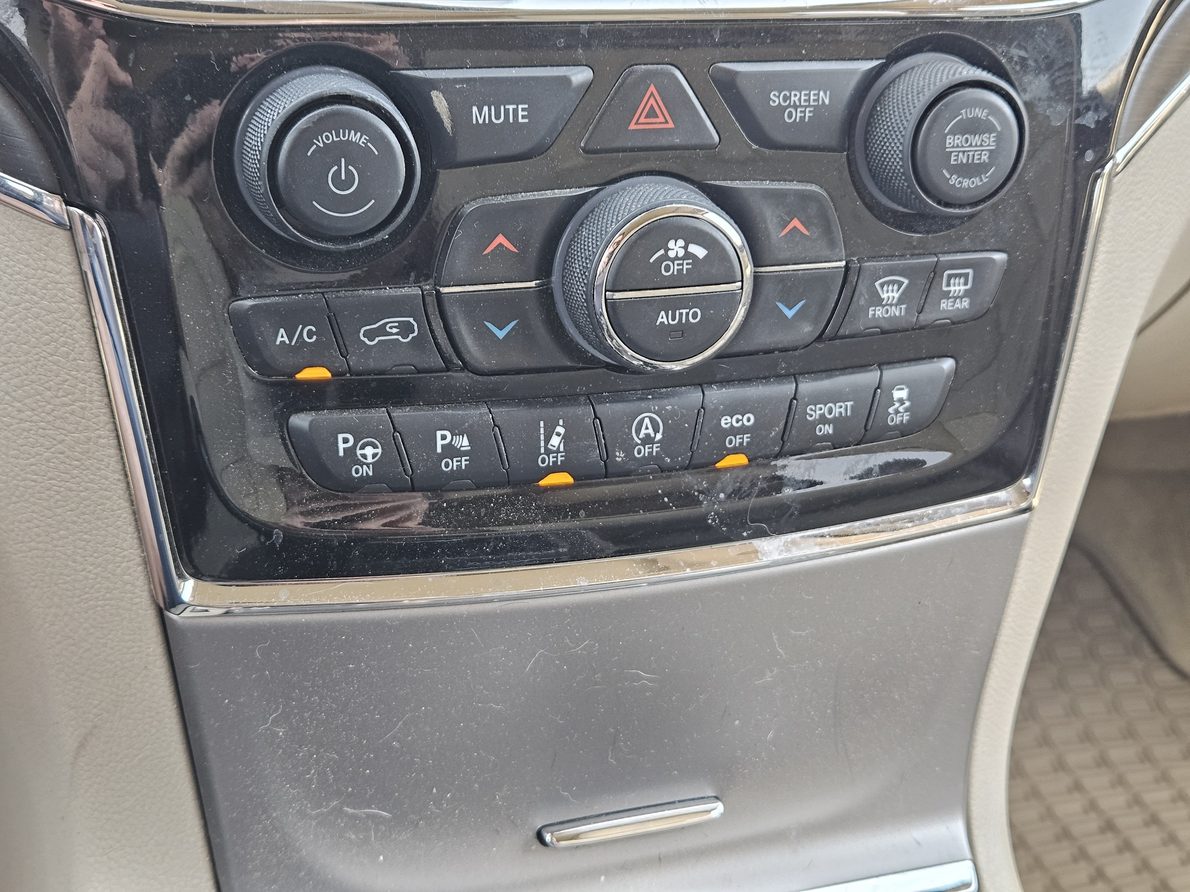Used 2019 Jeep Grand Cherokee Overland AWD/4WD image 19